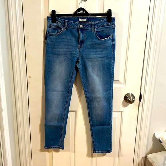 Kensie mid-rise cropped Jean-super stretchy size 10 - Picture 1 of 3